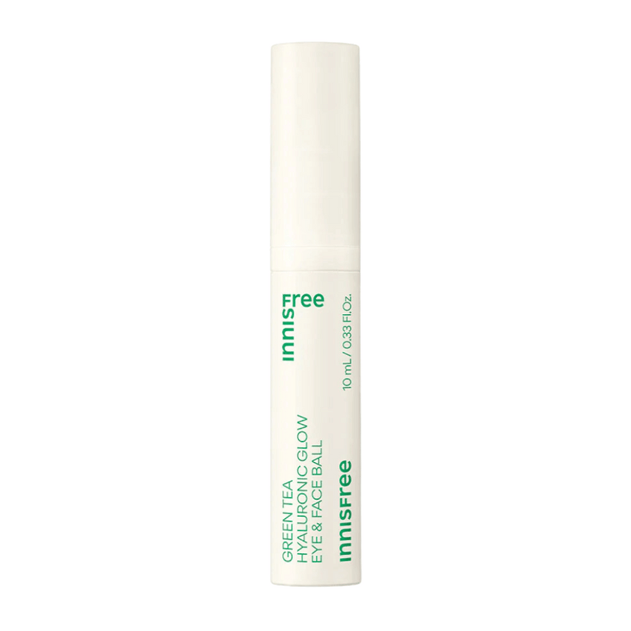 Innisfree Green Tea Hyaluronic Glow Eye & Face Ball je predstavljen v beli steklenički z zelenim besedilom. Izdelek ima okrogli aplikator in vsebuje 10 ml. Dizajn je preprost in eleganten, s poudarkom na izdelku v ospredju.