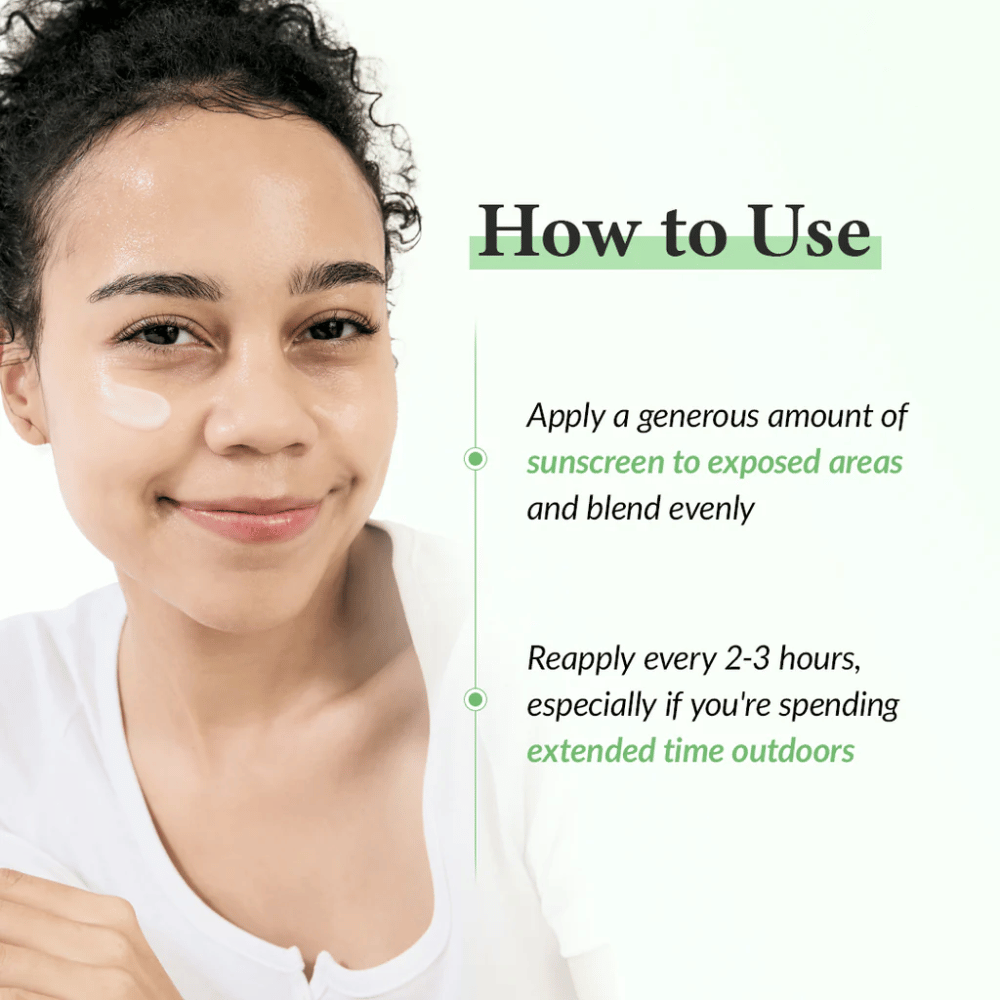 Nasmejana ženska s kremo za sončenje naneseno na licu, poleg navodil o uporabi zaščite pred soncem – nanesite obilno, enakomerno razmažite in ponovno nanesite vsake 2–3 ure ob bivanju na prostem.