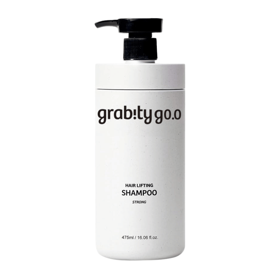 Grabity g0.0 Hair Lifting Shampoo Strong v elegantni beli plastenki s črpalko na belem ozadju, razvit za zagotavljanje volumna, moči in polnejšega videza las.