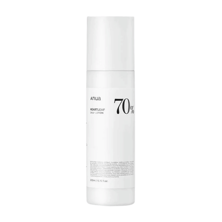 Bela steklenica z belim pokrovčkom z Heartleaf 70% Daily Lotion na beli podlagi, od Anua.
