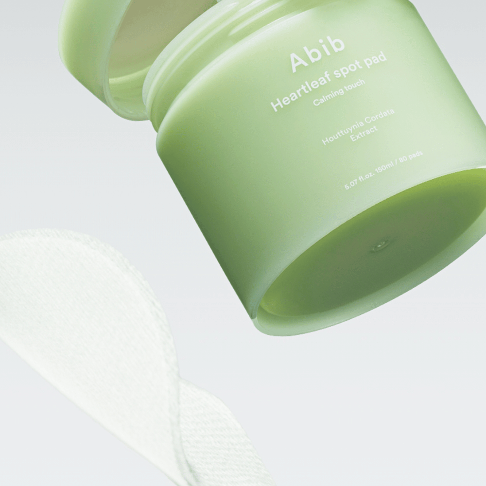 Kozarec Abib Heartleaf Spot Pad Calming Touch, vsebuje izvleček Houttuynia Cordata.