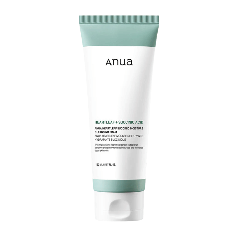 Izrezana slika izdelka na nevtralnem ozadju, ki podrobno prikazuje Anua Heartleaf + Succinic Acid Moisture Cleansing Foam. Slika se osredotoča na embalažo, velikost in dizajn izdelka za jasno predstavitev izdelka.