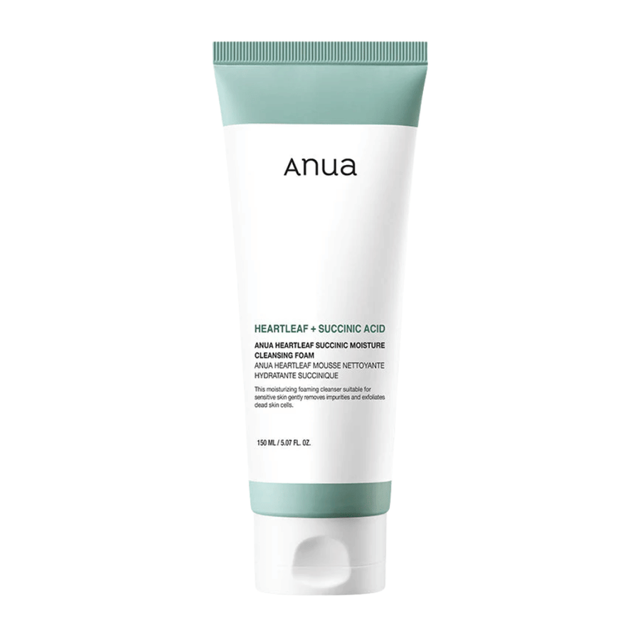 Izrezana slika izdelka na nevtralnem ozadju, ki podrobno prikazuje Anua Heartleaf + Succinic Acid Moisture Cleansing Foam. Slika se osredotoča na embalažo, velikost in dizajn izdelka za jasno predstavitev izdelka.