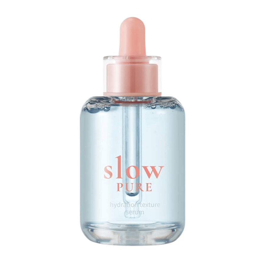 Slow Pure Hydration Texture Serum v prozorni steklenički s pipeto, napolnjena z vlažilnim modrim serumom.