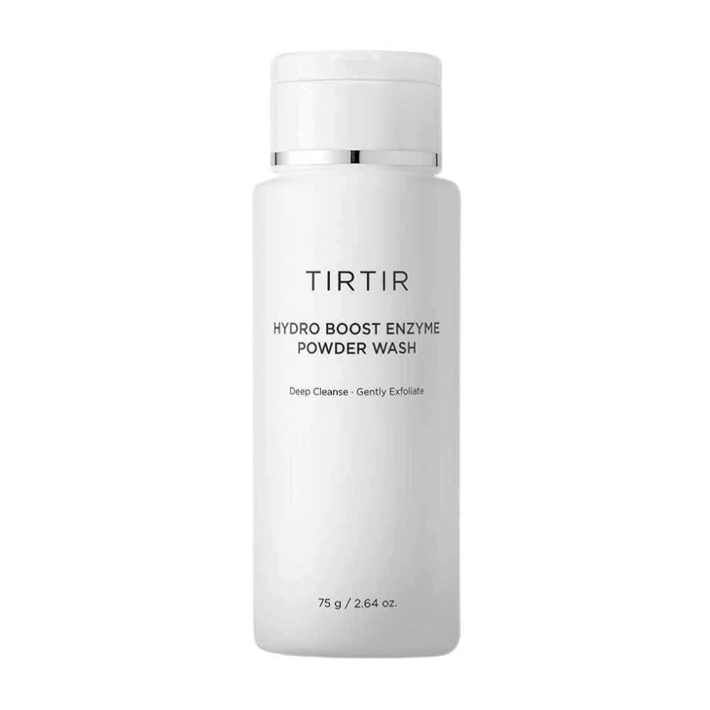 Bela, gladka steklenička TIRTIR Hydro Boost Enzyme Powder Wash. Besedilo na steklenički opisuje izdelek kot globinsko čistilno in blago eksfoliacijsko sredstvo za umivanje obraza. Velikost je navedena kot 75 g / 2.64 oz.