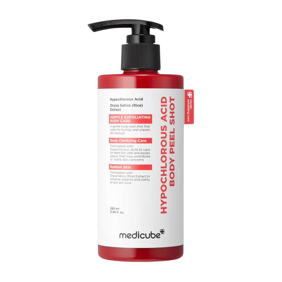 Izrezana slika izdelka Medicube Hypochlorous Acid Body Peel Shot v rdeči plastenki s pumpico za piling telesa in vlaženje grobe kože.