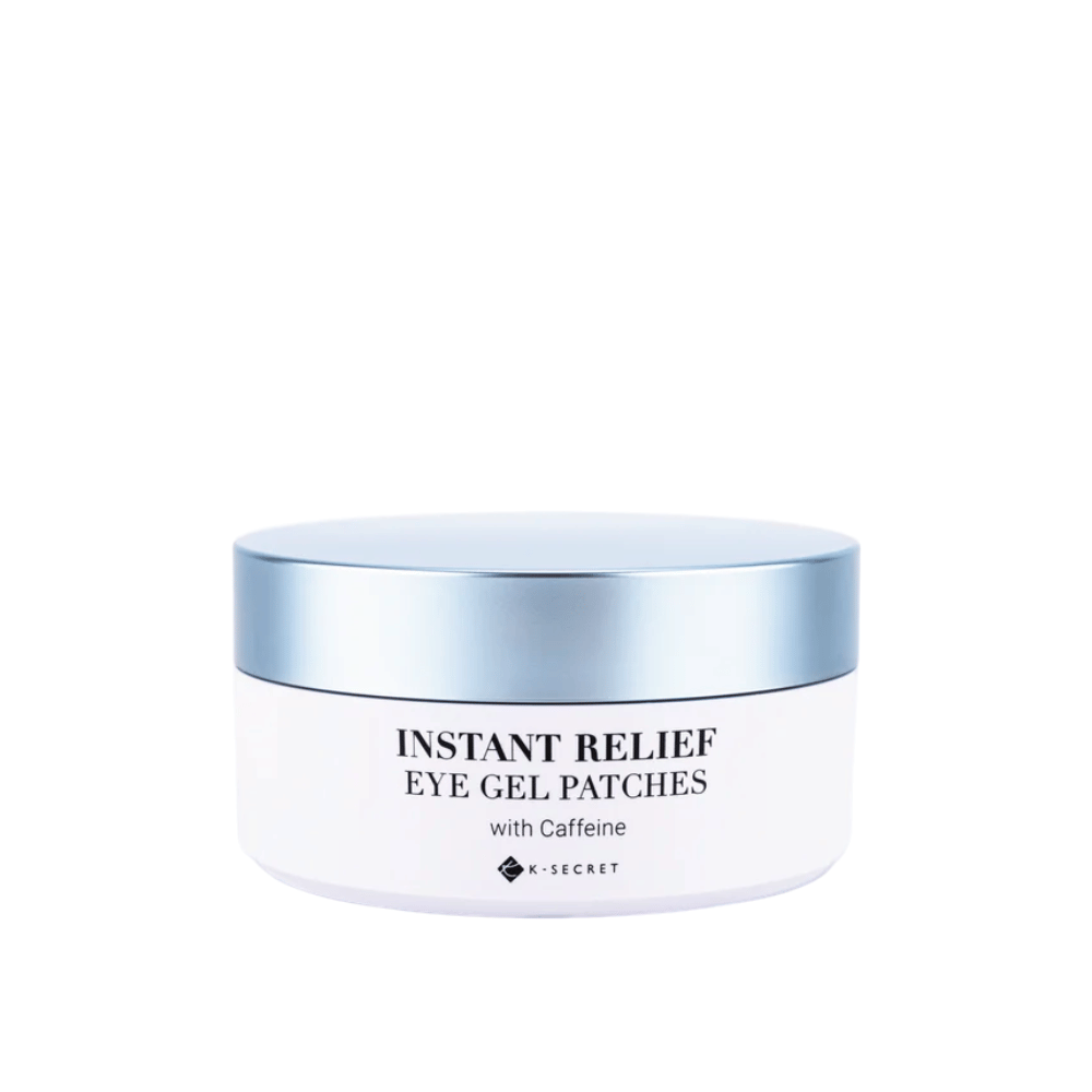 Kozarec s K-Secret Instant Relief Eye Gel Patches s kofeinom in modrim pokrovom.