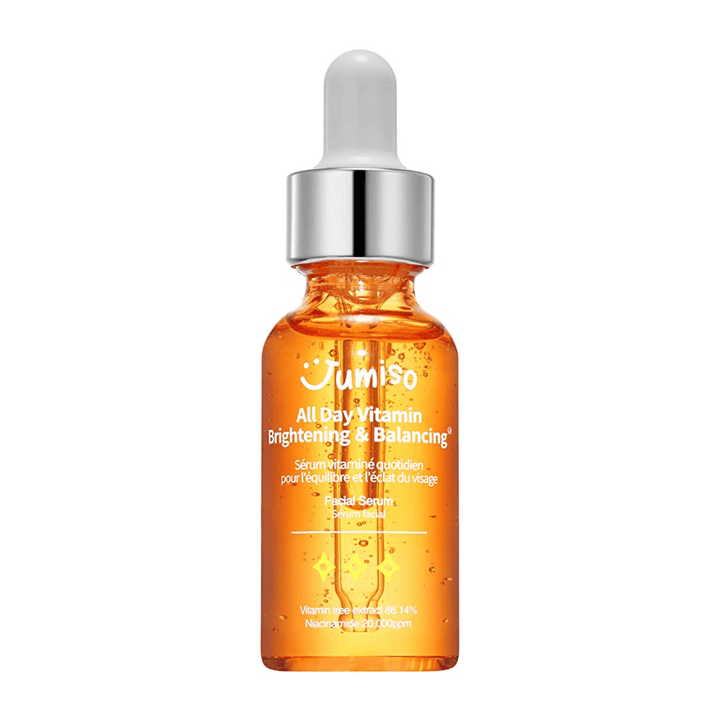 Slika JUMISO - All Day Vitamin Brightening & Balancing Facial Serum 30ml s preprostim ozadjem. Ta izdelek je obrazni serum, ki pomaga koži dati sijaj in ravnovesje.