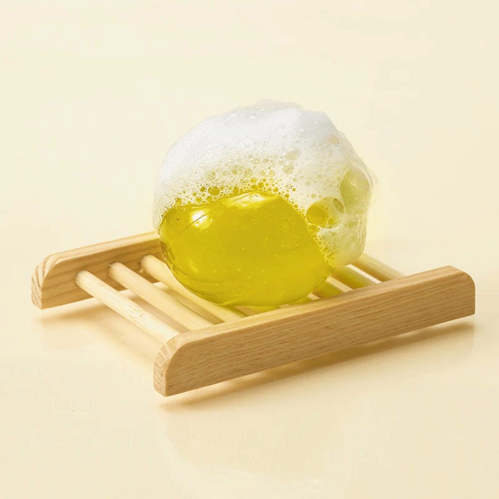 Penasta Ongredients Jeju Cica Cleansing Ball na milni posodi – nežno čistilo, ki krepi kožno pregrado in zmanjšuje draženje.