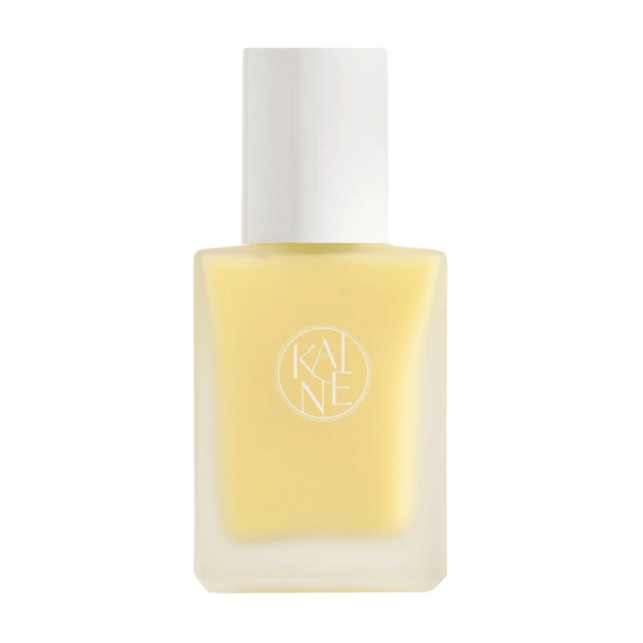 Rumena steklenička Vita Drop Serum 30ml na beli podlagi s KAINE izdelki za nego kože.