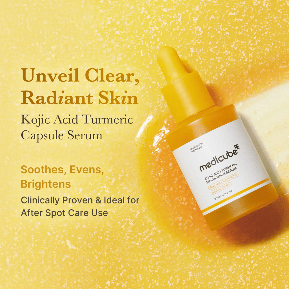 Promocijska slika Medicube Kojic Acid Turmeric Niacinamide Serum z izrazito rumeno barvno paleto, ki poudarja sijaj, lesk in lastnosti za izboljšanje kože. Poudarek je na pomirjanju kože, izenačevanju tena kože in zagotavljanju bolj jasnega videza po negi po aknah.