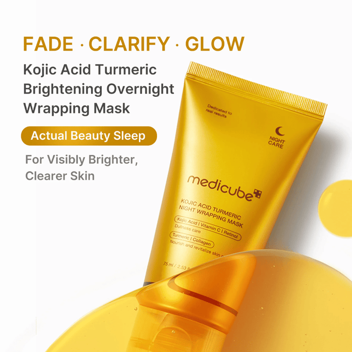 Medicube Kojic Acid Turmeric Night Wrapping Mask v zlato obarvani tubi za nočno nego kože, ki pomaga doseči čistejšo, bolj enakomerno in bolj sijočo kožo.