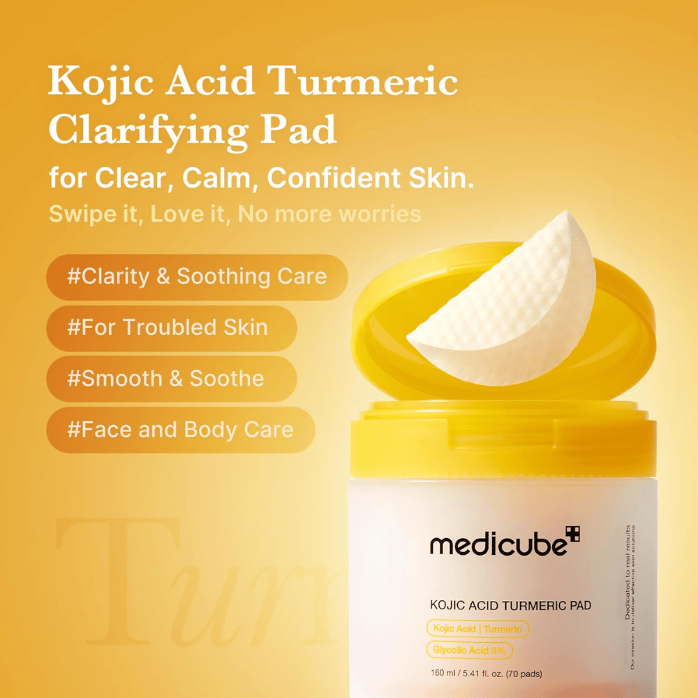 Promocijska slika za Medicube Kojic Acid Turmeric Pad, ki izpostavlja eksfoliacijske blazinice za čistejšo kožo, pomirjujočo nego ter uporabo na obrazu in telesu.