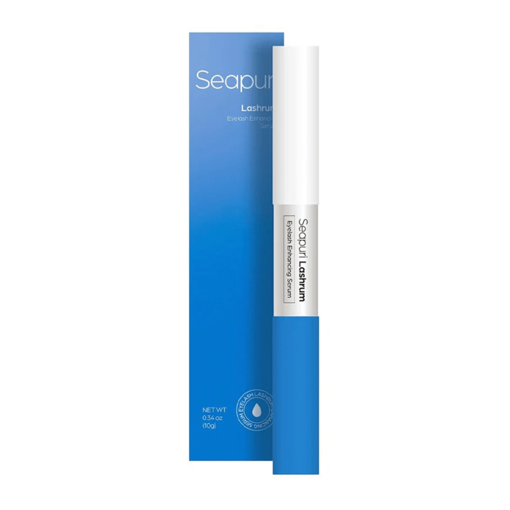 Slika izdelka Seapuri Lashrum Eyelash Enhancing Serum s pakiranjem. Spodbuja daljše, močnejše in bolj polne trepalnice.
