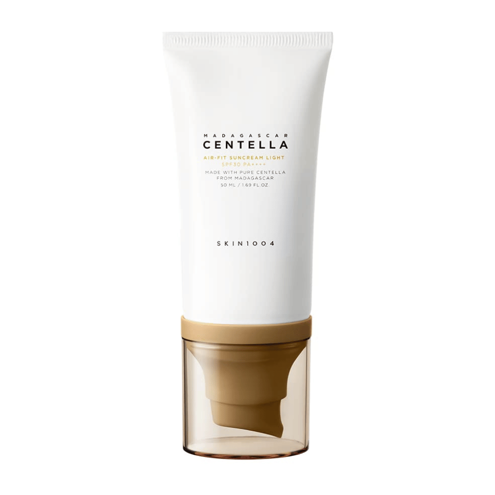 SKIN1004 Madagascar Centella Air-Fit Suncream Light SPF30 PA++++ – lahka krema za sončenje s centella asiatica, ki ščiti kožo, vlaži in je primerna za občutljivo kožo.