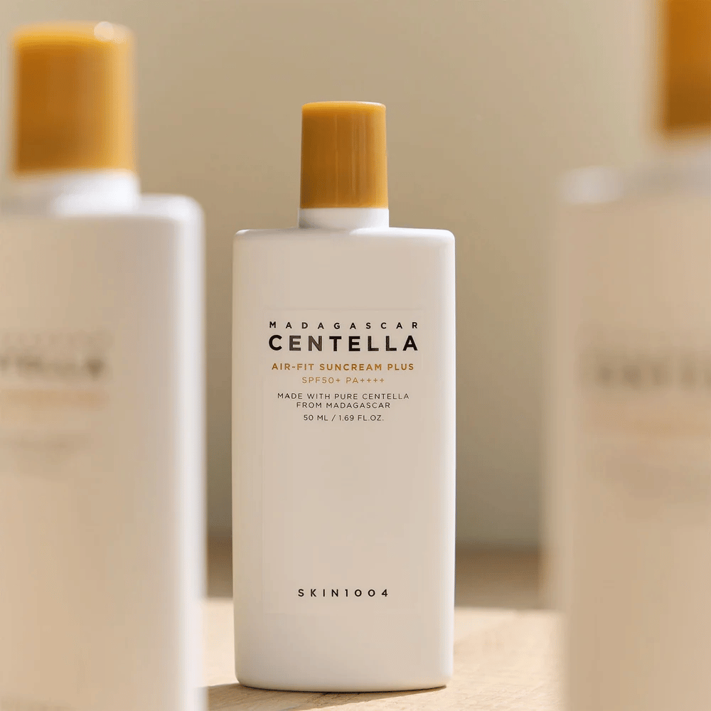 SKIN1004 Madagascar Centella Air-Fit Suncream Plus SPF50+ PA++++ zaščita pred soncem s centello asiatico, ki kožo ščiti pred UV-žarki in pomirja občutljivo kožo