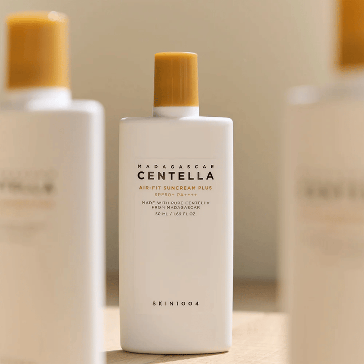 SKIN1004 Madagascar Centella Air-Fit Suncream Plus SPF50+ PA++++ zaščita pred soncem s centello asiatico, ki kožo ščiti pred UV-žarki in pomirja občutljivo kožo