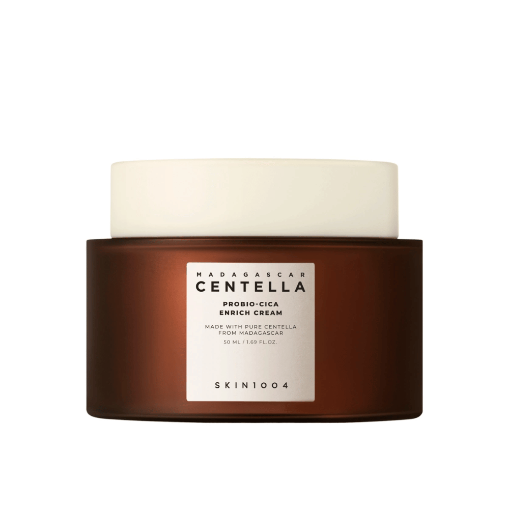 Rjava posoda z Madagascar Centella Probio-Cica Enrich Cream na nevtralnem ozadju.