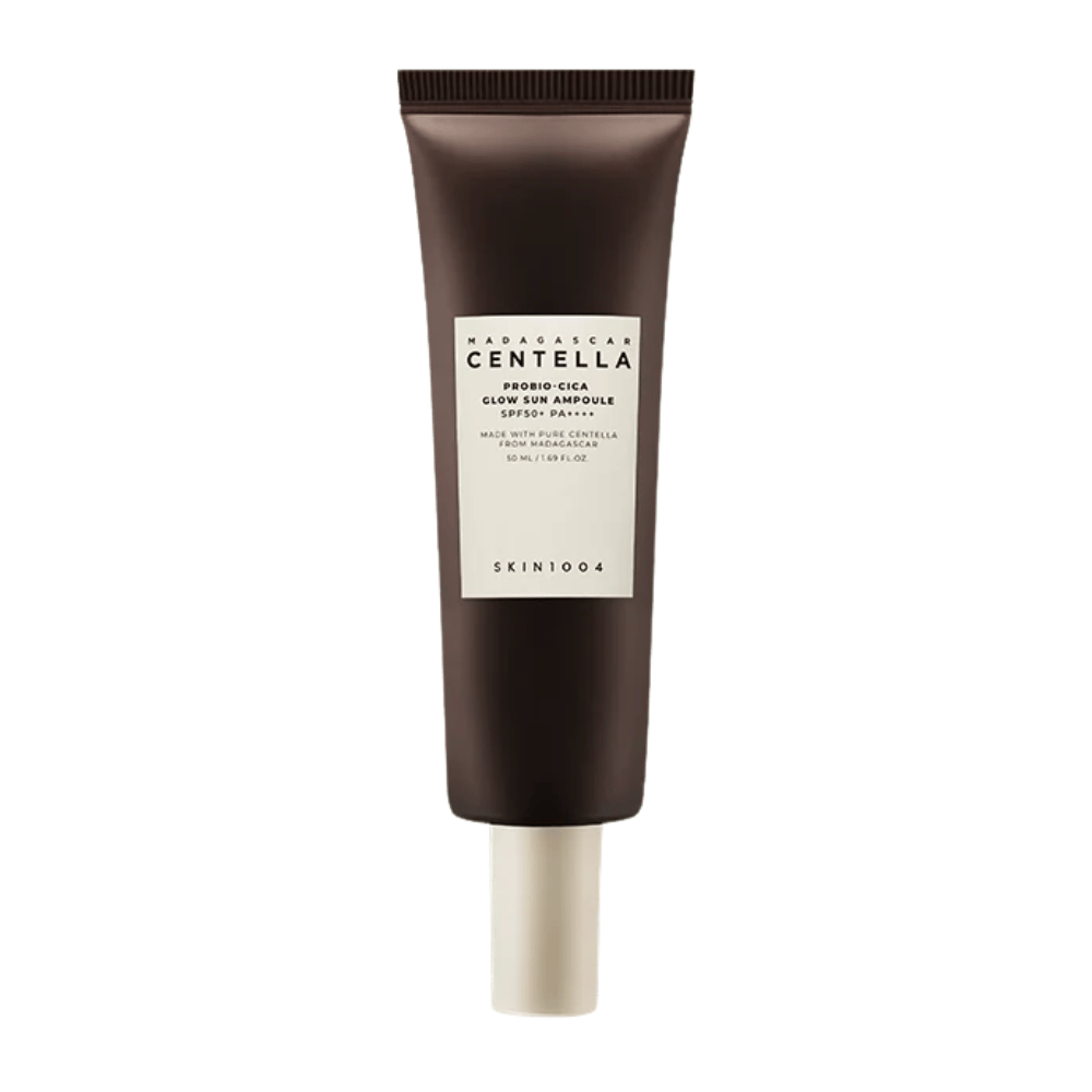 SKIN1004 Madagascar Centella Probio-Cica Glow Sun Ampoule je zaščita pred soncem z SPF50+ PA++++, ki daje čudovit sijaj, hkrati pa pomirja in krepi kožo s centelo iz Madagaskarja. Primerna za občutljivo kožo.
