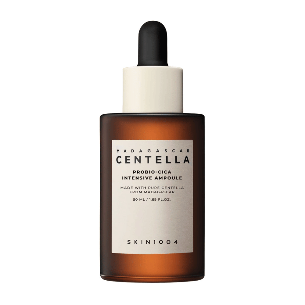 Steklenica z "Madagascar Centella Probio-Cica Intensive Ampoule" od SKIN1004, nega kože s centello iz Madagaskarja.