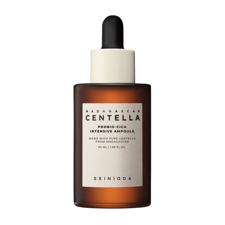 Steklenica z "Madagascar Centella Probio-Cica Intensive Ampoule" od SKIN1004, nega kože s centello iz Madagaskarja.