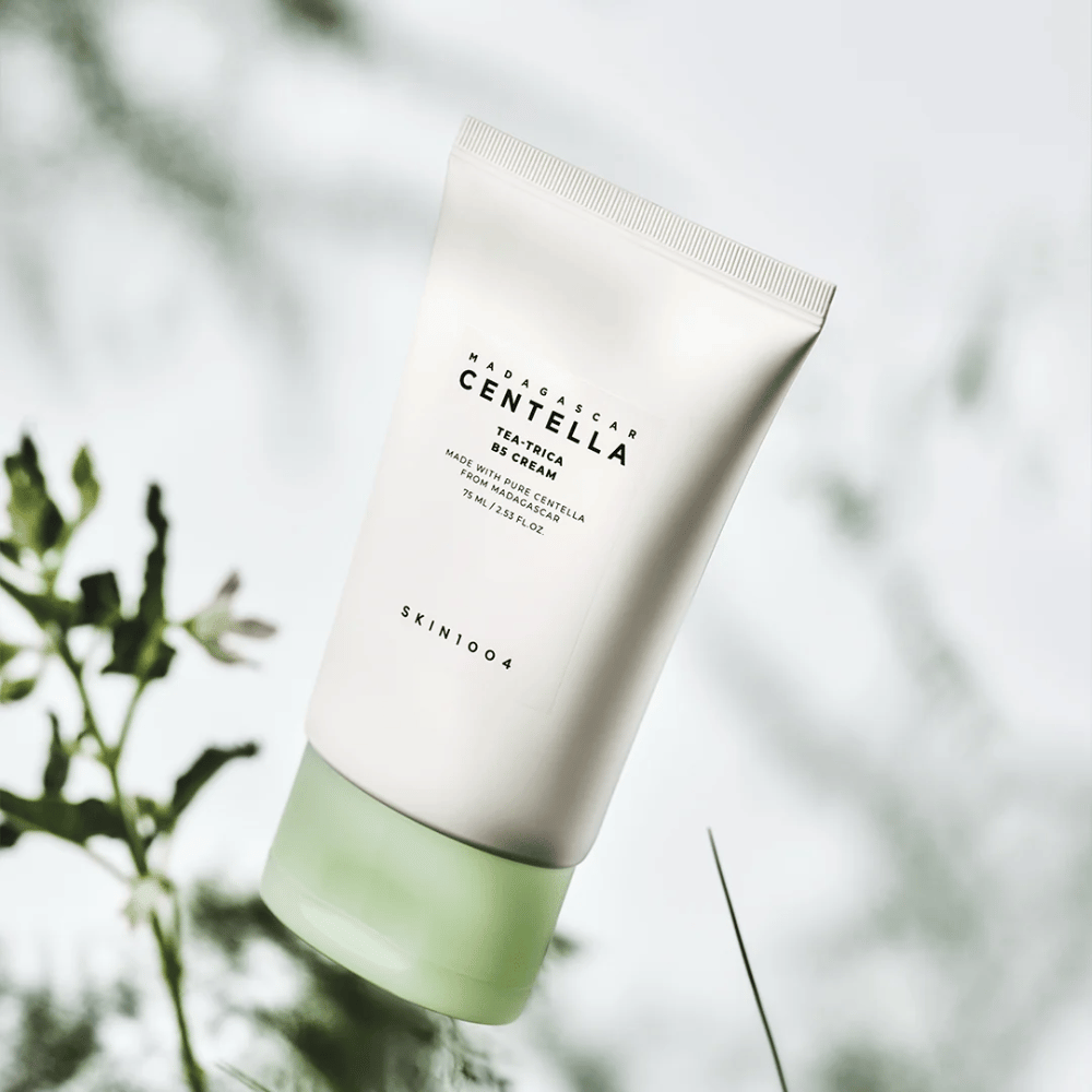 SKIN1004 Madagascar Centella Tea-Trica B5 Cream krema za obraz s centello asiatico in pantenolom, ki pomirja razdraženo kožo in krepi kožno bariero