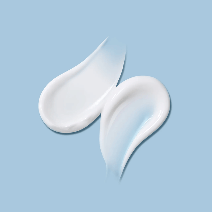 Tekstura MADECA Cream Time Reverse Zero – svilnato gladka in lahka krema, ki zagotavlja intenzivno vlaženje, ne da bi bila mastna na koži.