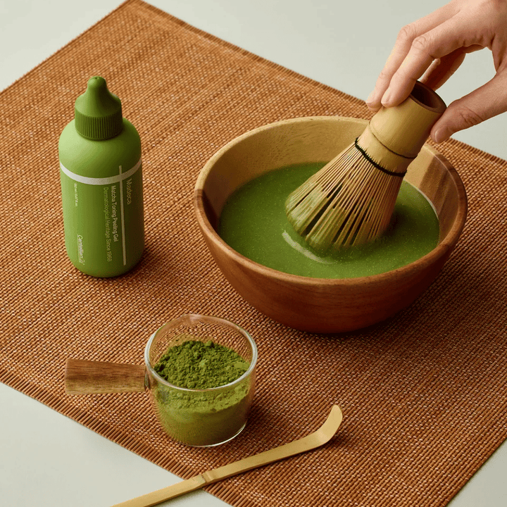 Centellian24 Madeca Matcha Toning Peeling Gel slika sestavin – peeling gel navdihnjen z matcho, ki pomaga očistiti kožo, odstraniti odmrle kožne celice in izboljšati sijaj kože.