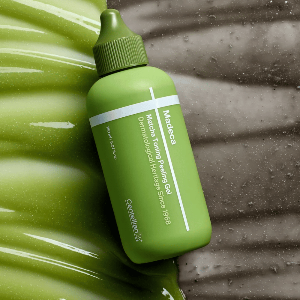 Centellian24 Madeca Matcha Toning Peeling Gel – korejski peeling gel z matcho, ki pomaga nežno eksfolirati kožo, odstraniti odmrle kožne celice in dati bolj čist in enakomeren ten kože.