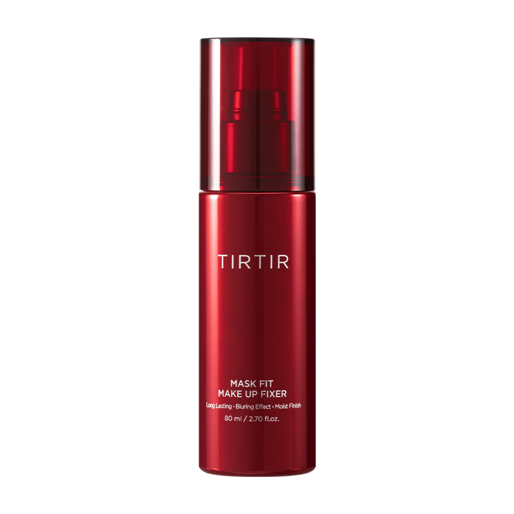 Rdeča steklenica TIRTIR Mask Fit Make Up Fixer na beli podlagi, zasnovana za dolgotrajno fiksiranje ličil z zameglitvenim učinkom in vlažnim zaključkom.