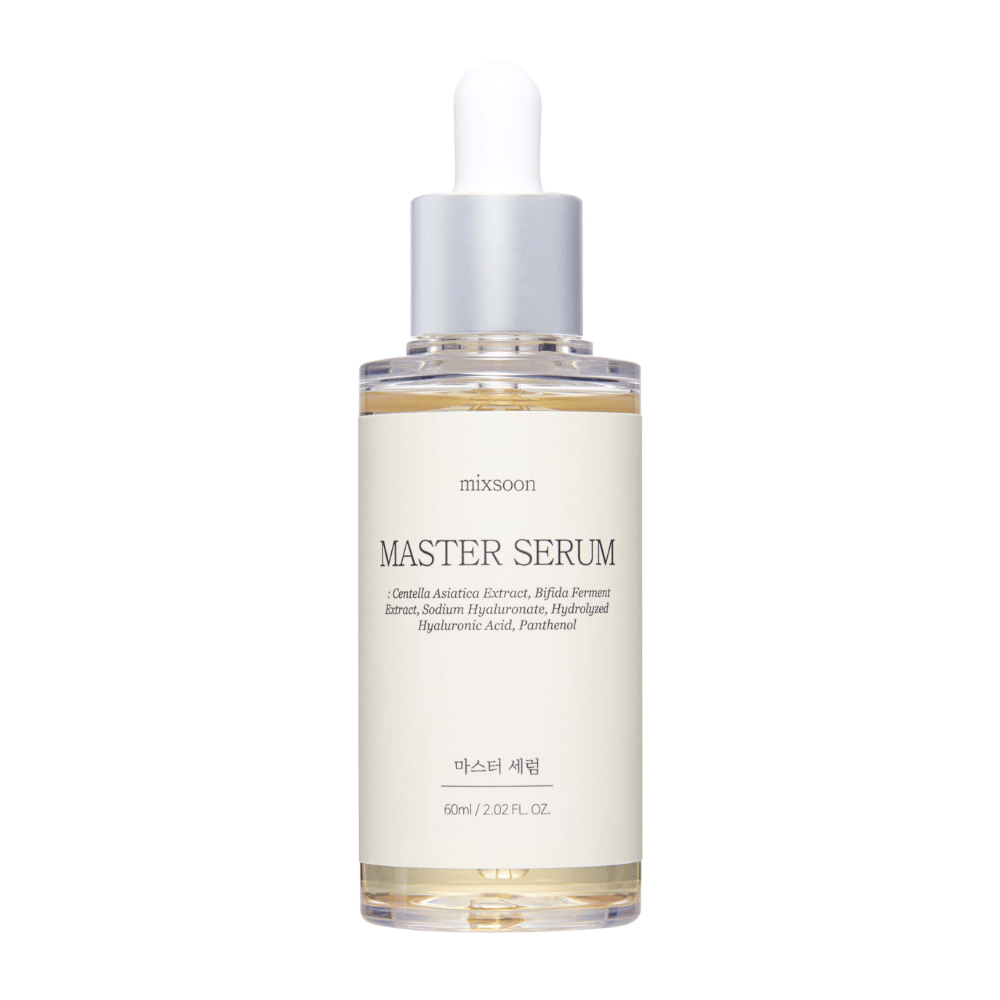 Mixsoon Master Serum v prozorni steklenički s srebrno pipeto, ki vsebuje pomirjujoče in vlažilne sestavine, kot sta Centella Asiatica in hialuronska kislina za sijočo kožo.