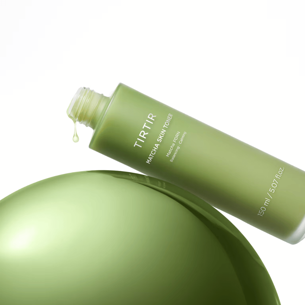 TIRTIR Matcha Skin Toner z matcho PDRN, ki uravnava kožo, pomirja razdraženost in zagotavlja vlaženje za svež in enakomeren ten kože.