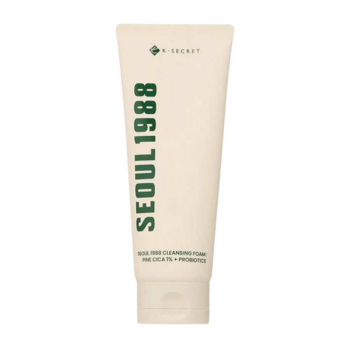 SEOUl 1988 Cleansing Foam - Pine Cica 1% + Probiotics
Čistilna pena za globinsko čiščenje, obogatena s Pine Cica in probiotiki za pomiritev in uravnoteženje kože. Popolna za odstranjevanje nečistoč in obnovitev naravne vlažilne pregrade kože brez izsuševanja. Primerna za vse tipe kože, tudi občutljivo kožo.
