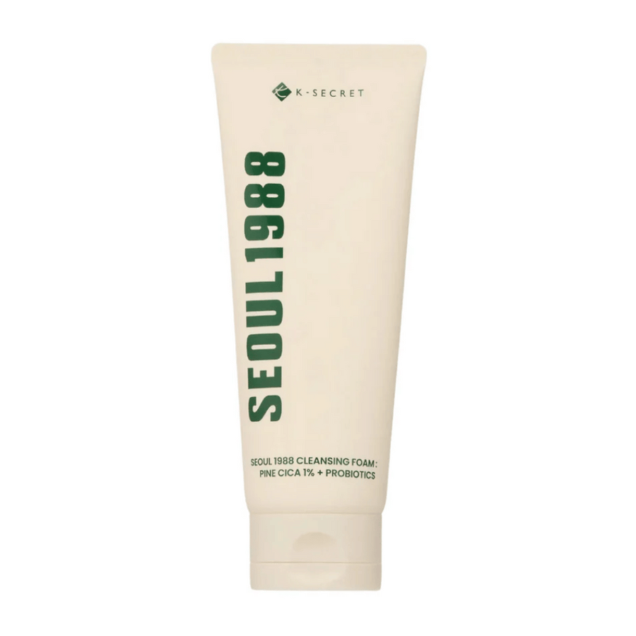 SEOUl 1988 Cleansing Foam - Pine Cica 1% + Probiotics
Čistilna pena za globinsko čiščenje, obogatena s Pine Cica in probiotiki za pomiritev in uravnoteženje kože. Popolna za odstranjevanje nečistoč in obnovitev naravne vlažilne pregrade kože brez izsuševanja. Primerna za vse tipe kože, tudi občutljivo kožo.