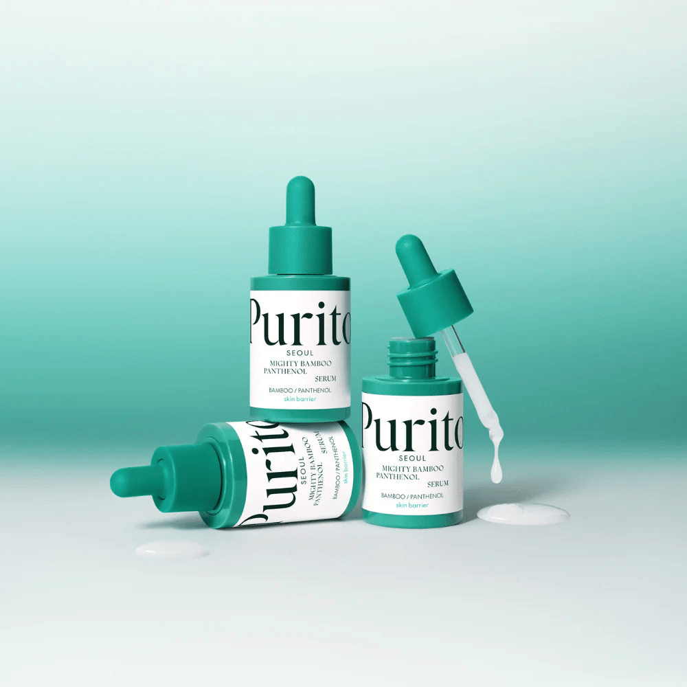 Tri stekleničke Purito Mighty Bamboo Panthenol Serum – vlažilni serum, ki krepi kožno pregrado in daje svež sijaj.