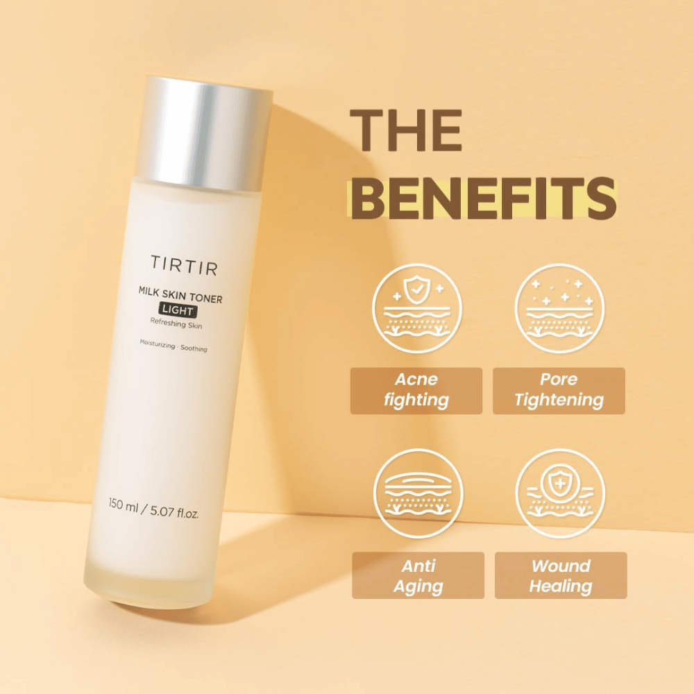 Slika izdelka "TIRTIR Milk Skin Toner Light" na rumenem ozadju z besedilom "THE BENEFITS". Steklenička je predstavljena z ikonami, ki poudarjajo njene lastnosti: bori se proti aknam, zateguje pore, proti staranju in zdravi rane.