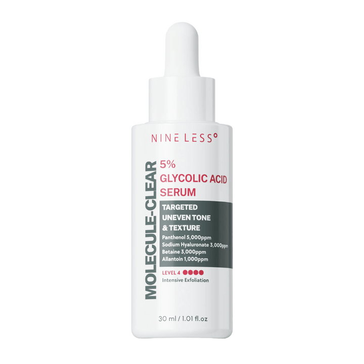Nine Less Molecule-Clear 5% Glykolna kislina serum v beli steklenici s pipeto, 30 ml. Eksfoliacijski serum za neenakomeren ten in teksturo kože s pantenolom, hialuronsko kislino, betainom in alantoinom.