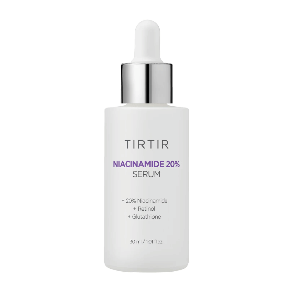 Steklenička Tirtirs "Niacinamide 20% Serum" stoji na beli podlagi. Serum vsebuje 20 % niacinamida, retinola in glutationa ter je zasnovan za izboljšanje strukture kože in zagotavljanje bolj sijočega videza. Vsebina stekleničke je 30 ml.