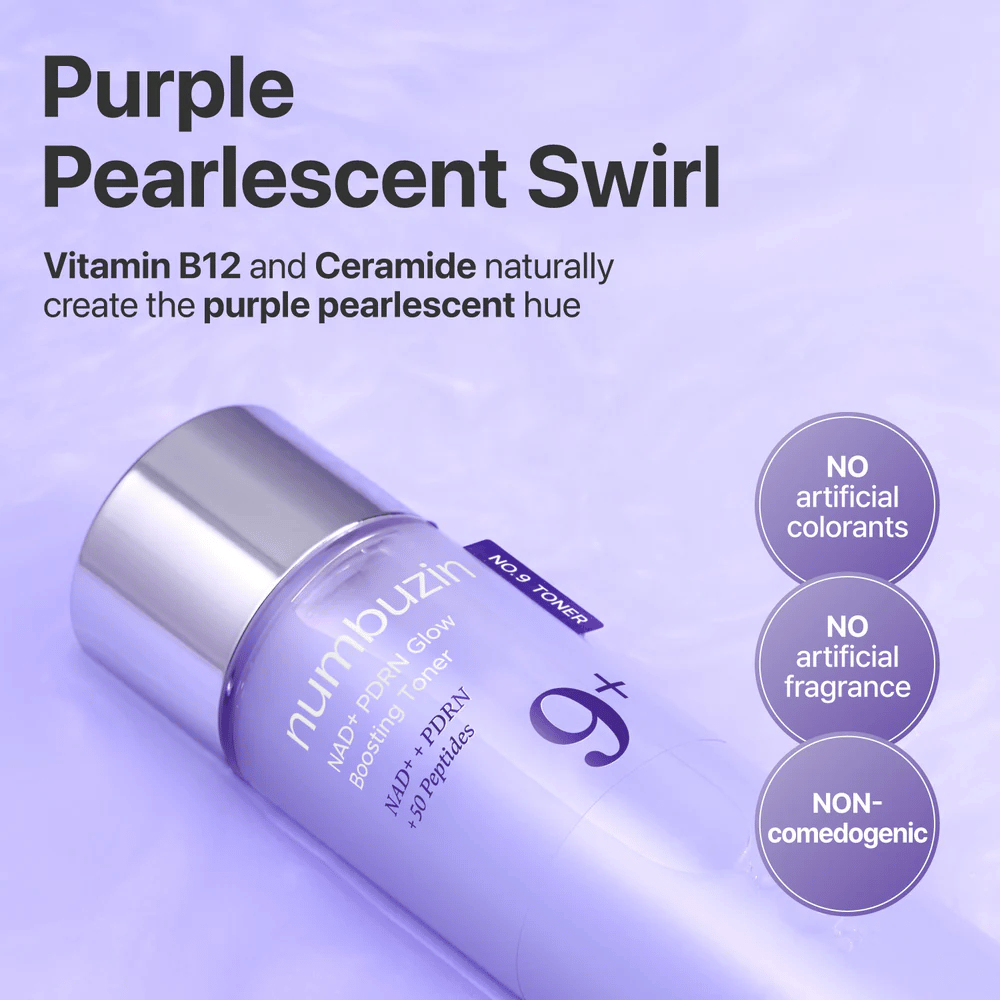 Povečana slika Numbuzin No.9 Toner z besedilom o „Purple Pearlescent Swirl“. Vsebuje vitamin B12 in ceramid, brez umetnih barvil ali dišav.