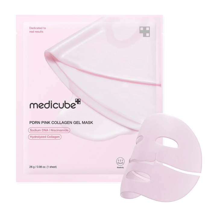 Svetlo roza embalaža medicube PDRN Pink Collagen Gel Mask z prozorno gel masko poleg. Vsebuje sestavine kot so Sodium DNA, Niacinamide in Hydrolyzed Collagen za elastičnost in vlaženje.