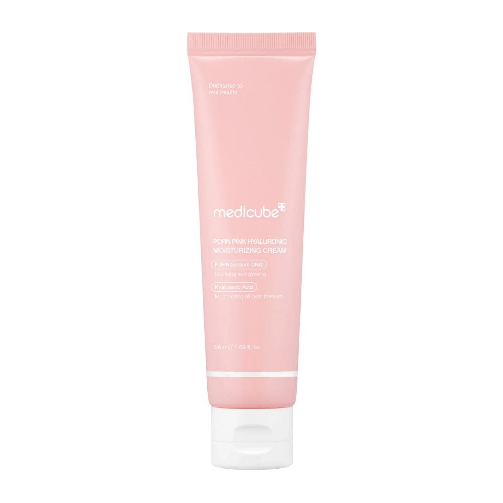 Medicube PDRN Pink Hyaluronic Moisturizing Cream v roza tubi z belim pokrovčkom, vlažilna krema obogatena s hialuronsko kislino in lososovim DNA PDRN.