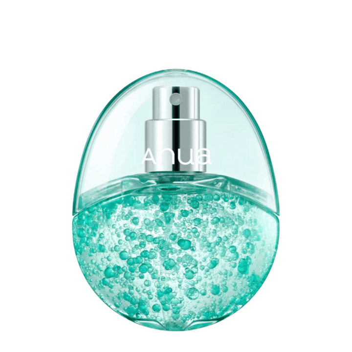 Izrezana slika izdelka Anua PDRN Hyaluronic Acid Hydrating Capsule Mist na svetlem ozadju. Steklenička v obliki jajca ima prozoren zgornji del in spodnji del, napolnjen s turkiznimi vlažilnimi kapsulami, ki poudarjajo edinstveno formulacijo izdelka in premium občutek.