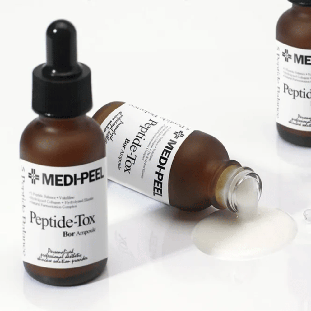 MEDI-PEEL Peptide-Tox Bor Ampoule z vidno teksturo seruma – anti-age serum s peptidnim kompleksom, ki povečuje elastičnost, napne kožo in izboljša strukturo kože.