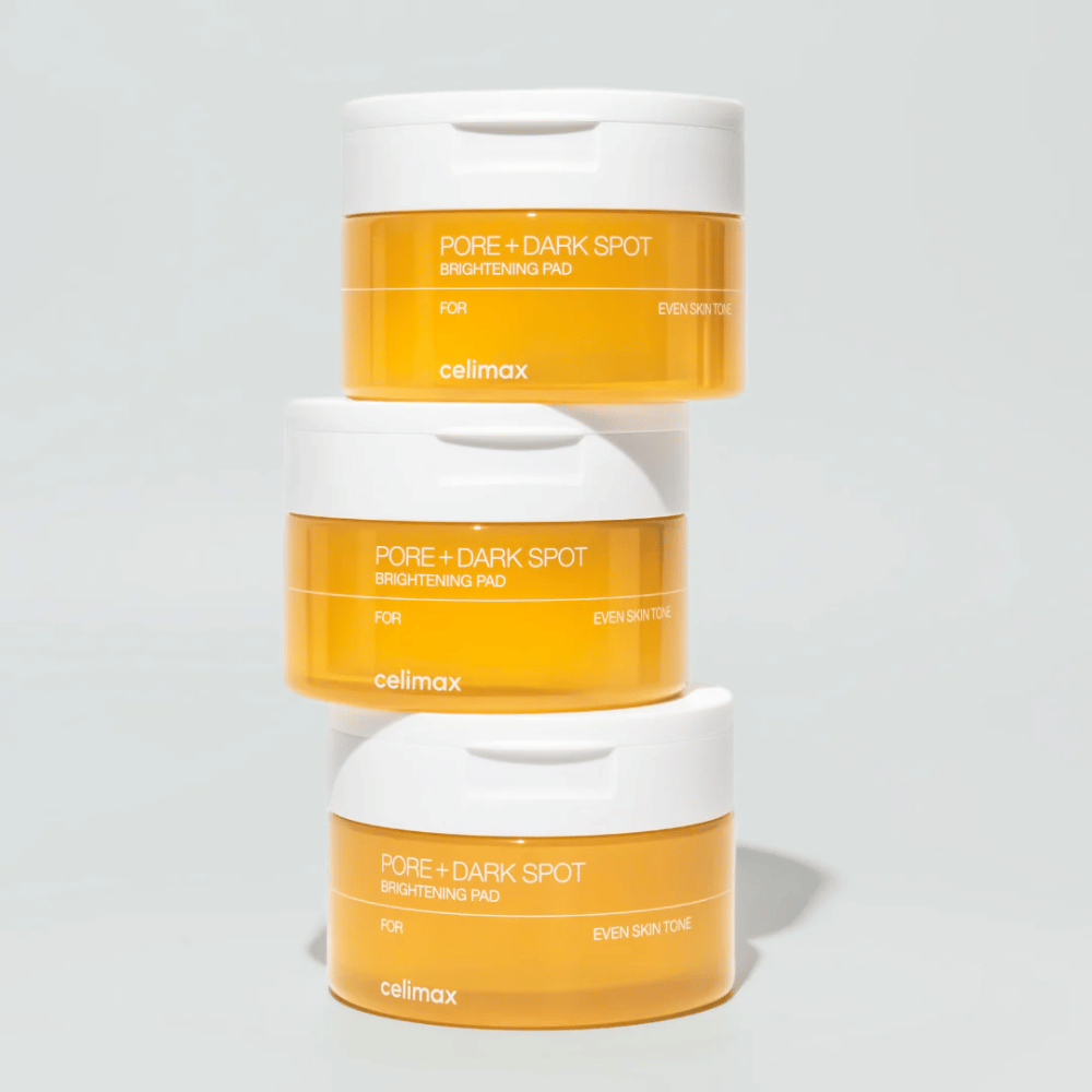 Tri kozarci Celimax Pore + Dark Spot Brightening Pad – osvetljujoče eksfoliacijske blazinice za enakomernejšo kožo in jasnejši sijaj.