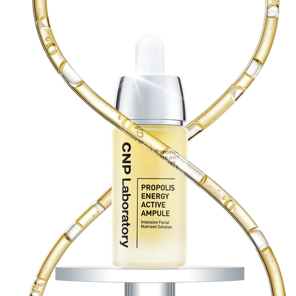 CNP Laboratory Propolis Energy Active Ampoule je hranilna nega obraza, obogatena s propolisovim ekstraktom. Vlaži, krepi kožno pregrado in daje naravni sijaj. Popoln za občutljivo kožo in vsakodnevno uporabo za zdravo, sijočo kožo.