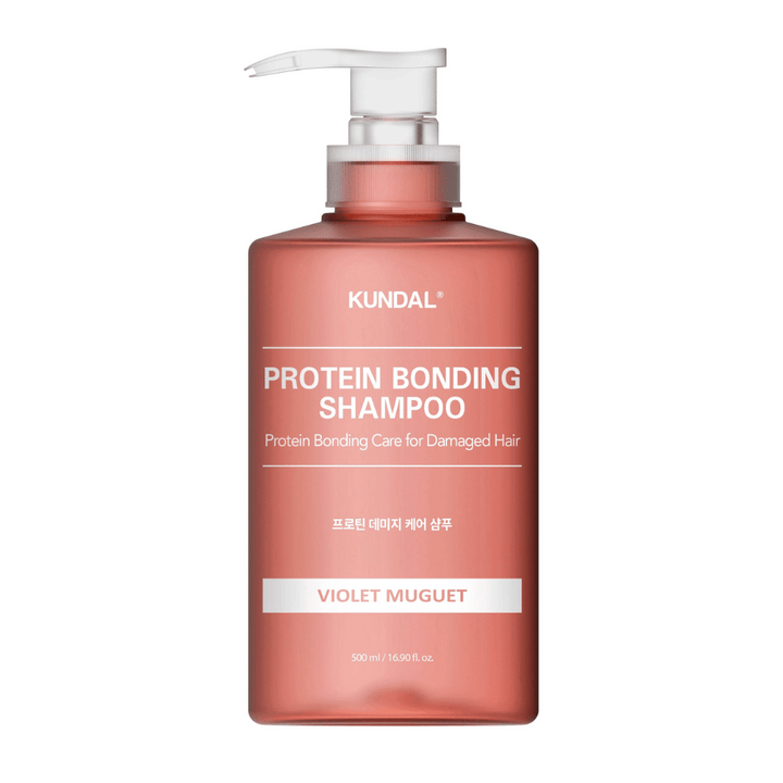 KUNDAL Protein Bonding Shampoo Violet Muguet 500 ml v steklenički s črpalko na beli podlagi.