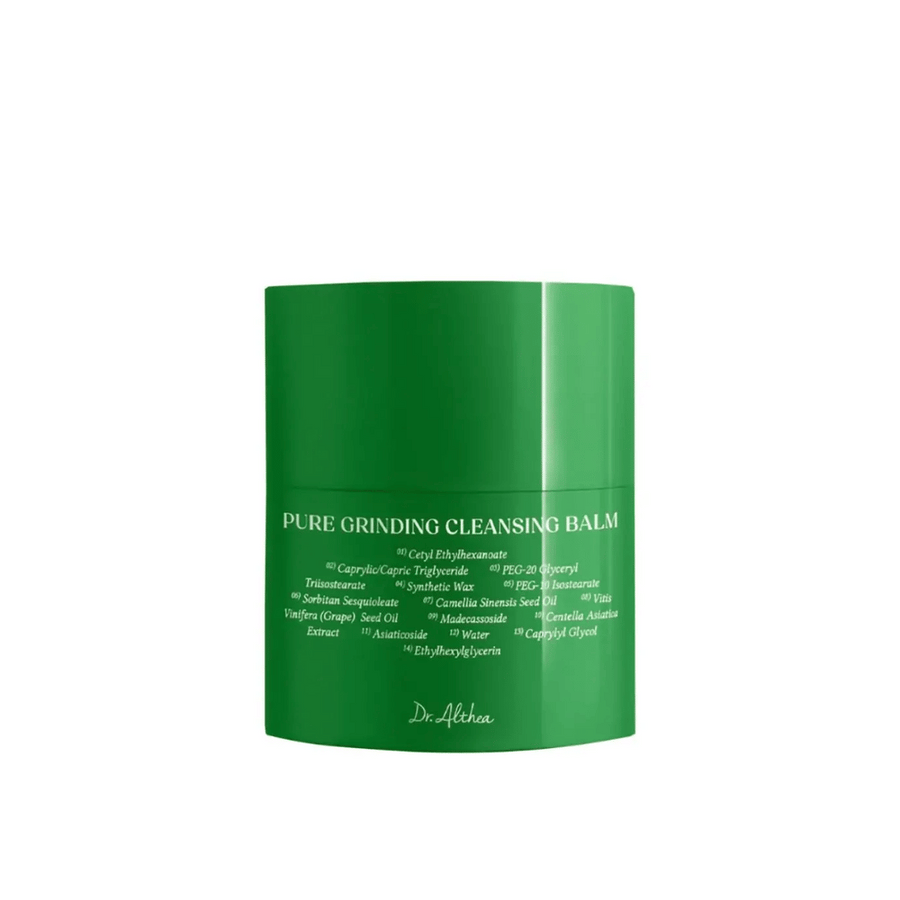Slika prikazuje zeleno posodico z "Pure Grinding Cleansing Balm" od Dr. Althea. Embalaža je preprosta in elegantna z belim besedilom, ki navaja ključne sestavine, kot so olje grozdnih pečk, izvleček centella asiatica in olje kamelijinih semen. Dizajn prenaša občutek naravne in učinkovite nege kože.