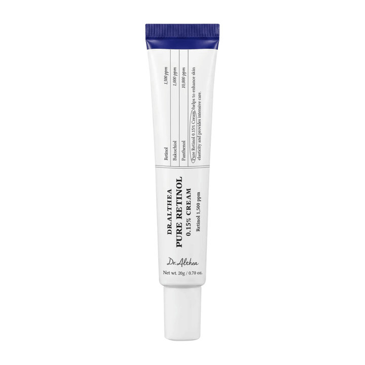 Izrezana slika izdelka Dr. Althea Pure Retinol 0.15% Cream na belem ozadju. Minimalistična zasnova tube poudarja čist in kliničen videz izdelka, hkrati pa je koncentracija retinola jasno navedena na embalaži.