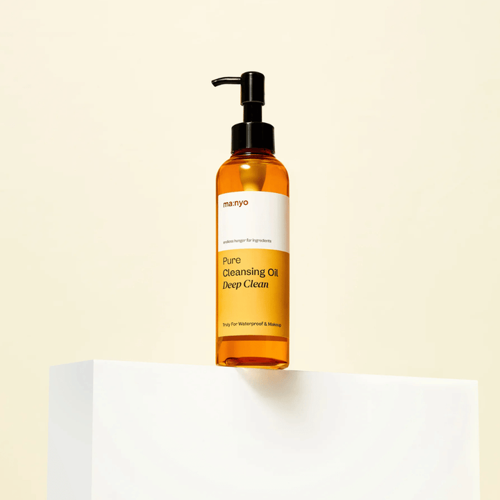 ma:nyo Pure Cleansing Oil Deep Clean v steklenici s pumpico – korejsko čistilno olje za globinsko čiščenje por in odstranjevanje težkih ličil.