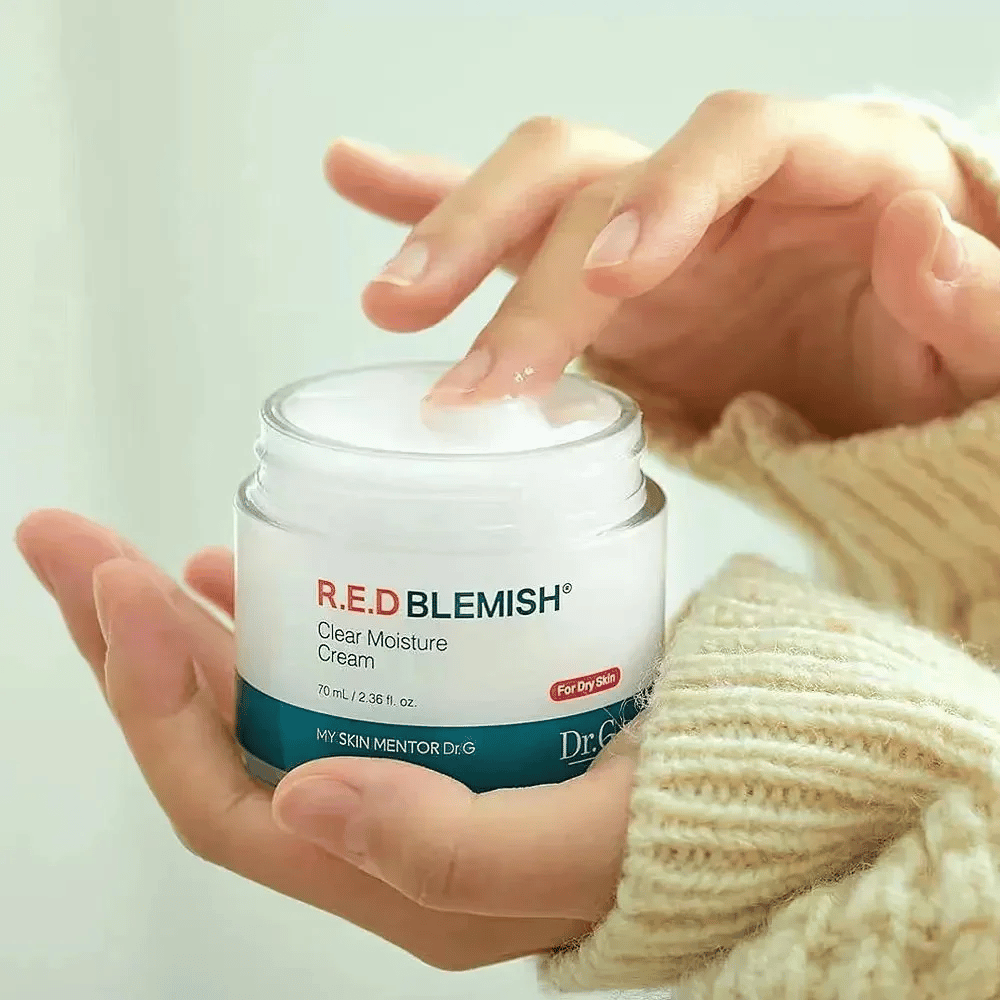 Dr.G R.E.D Blemish Clear Moisture Cream – vlažilna krema za obraz za suho kožo z mehko in kremasto teksturo.